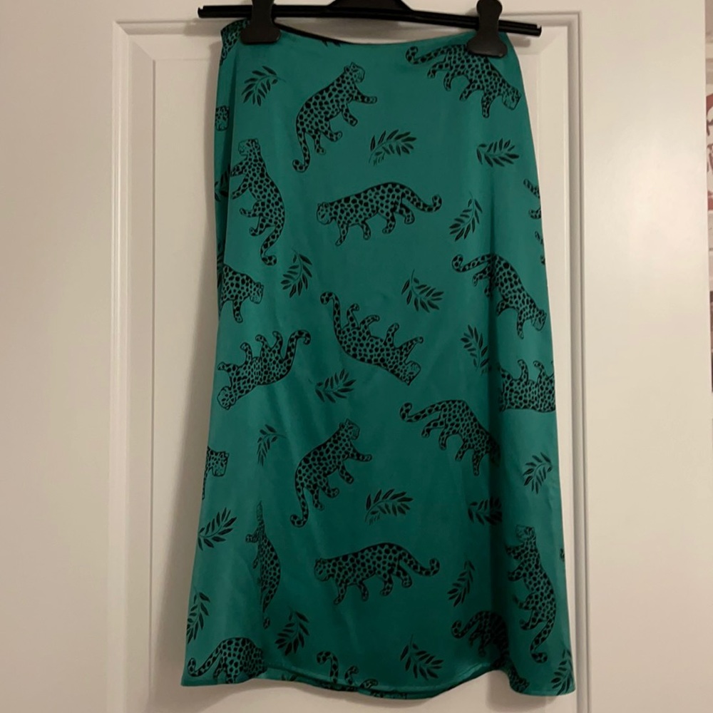 Silk skirt with chic cheetah print